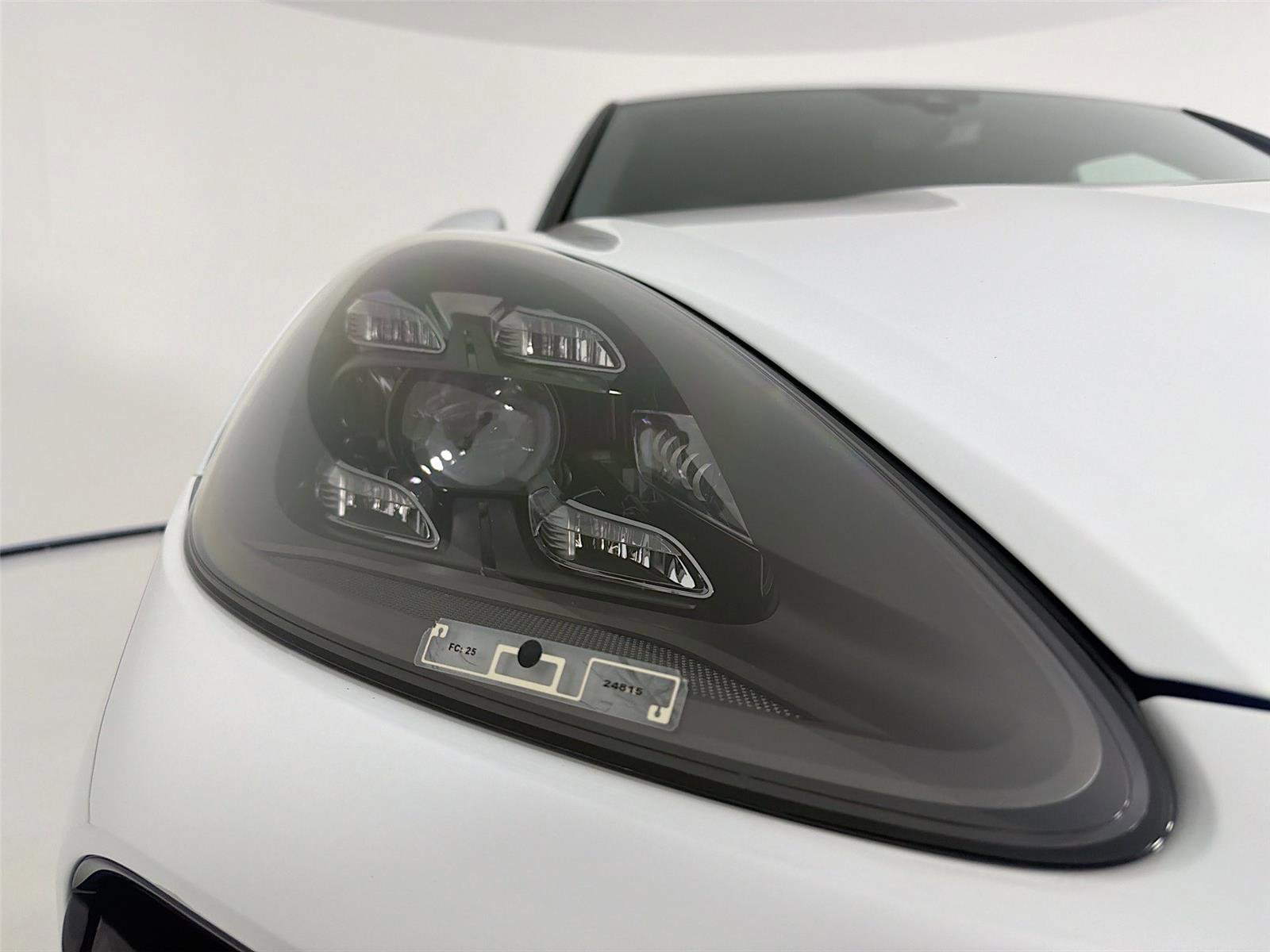 Used 2022 Porsche Cayenne Turbo AWD/4WD image 30