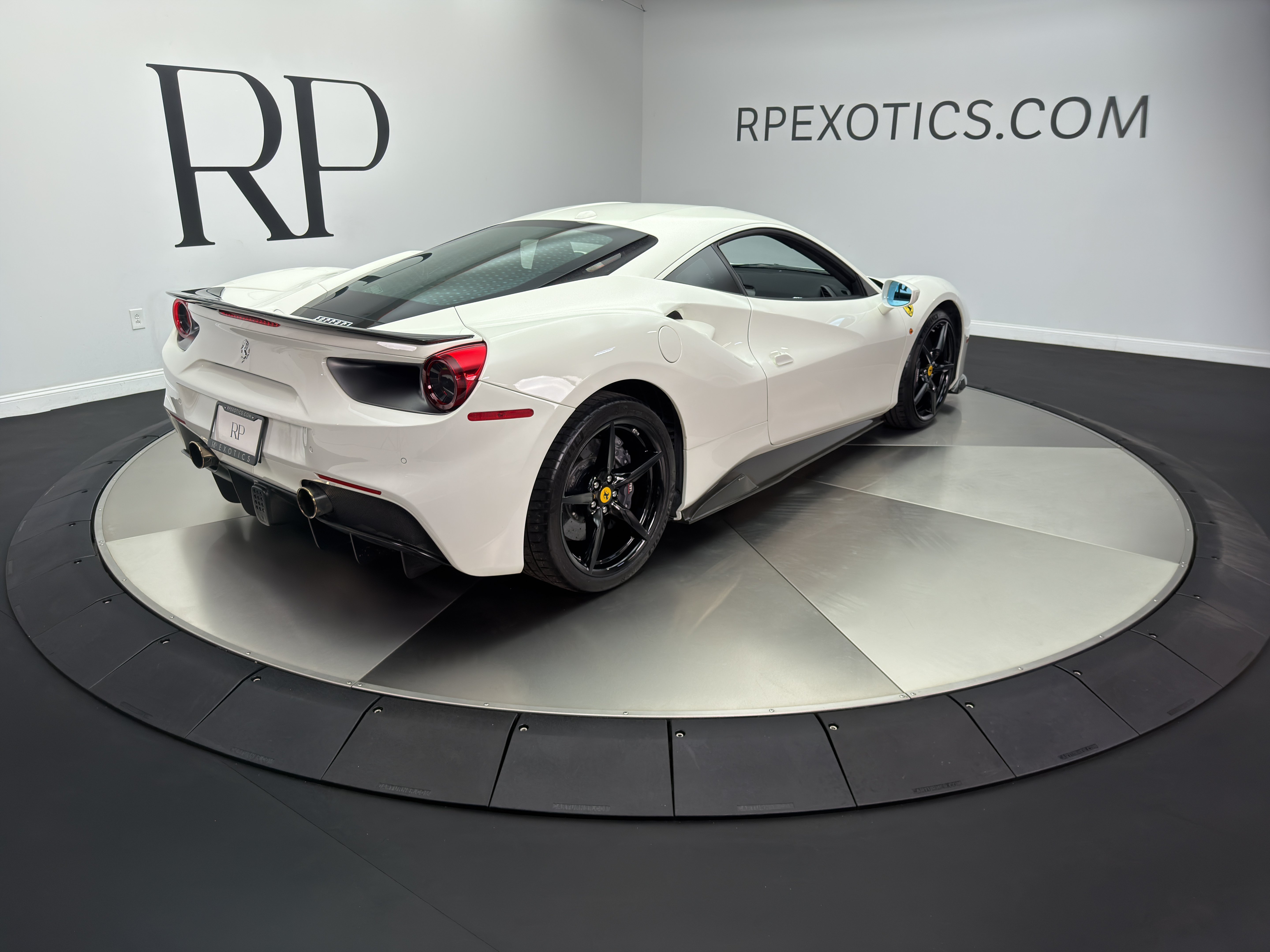 Used 2019 Ferrari 488 GTB RWD image 15