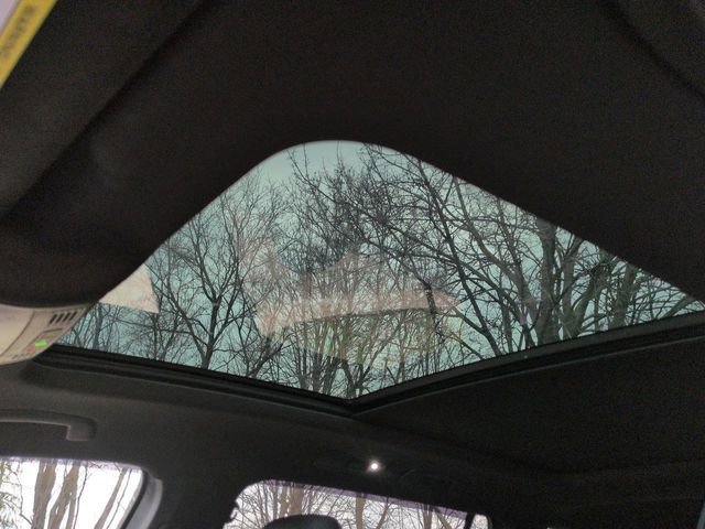 Used 2022 Volkswagen Tiguan SE R-Line image 22