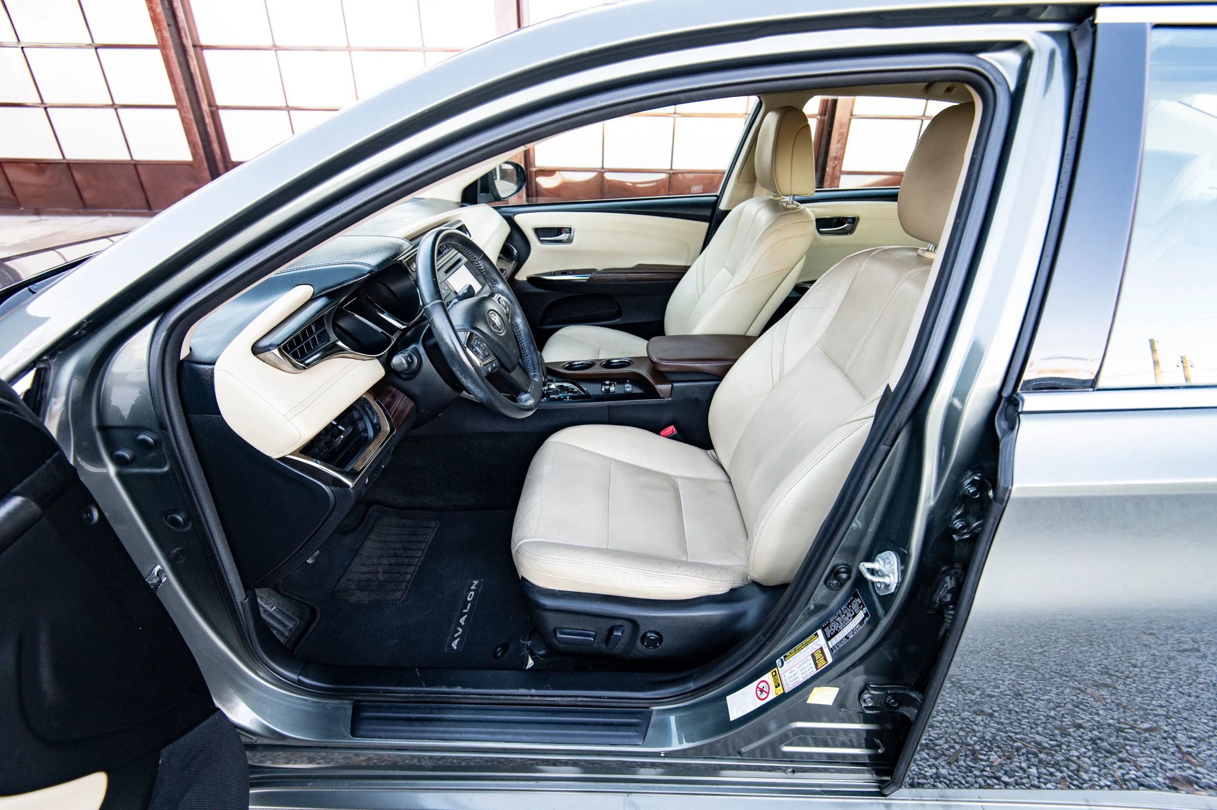 Used 2013 Toyota Avalon XLE Premium image 32