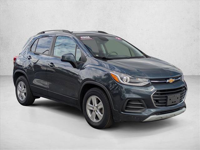 Used 2021 Chevrolet Trax LT w/ LT Convenience Package image 3