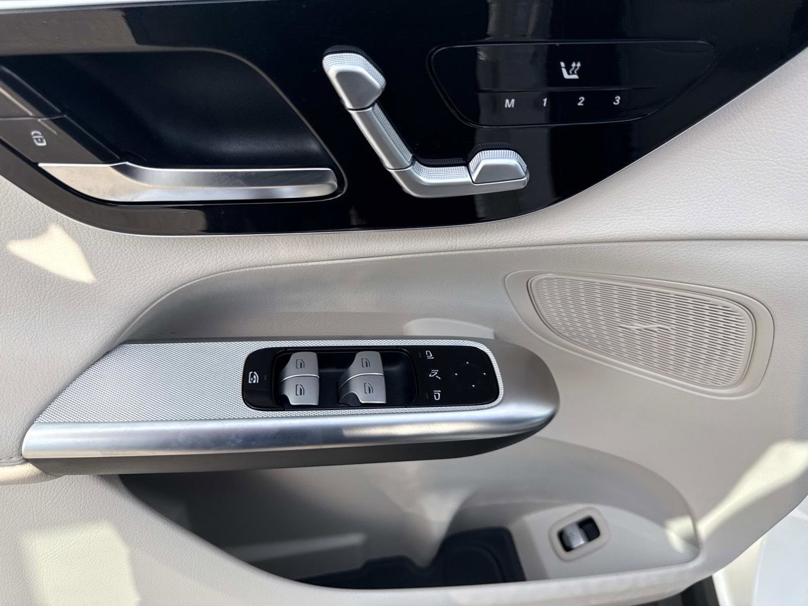 Used 2025 Mercedes-Benz GLC 300 image 20