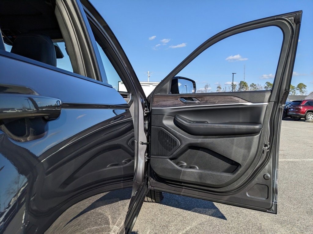 New 2025 Jeep Grand Cherokee Limited image 59