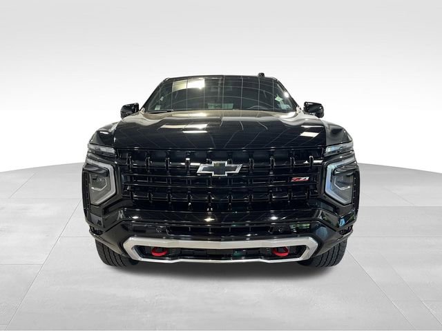 Used 2025 Chevrolet Suburban Z71 AWD/4WD image 2