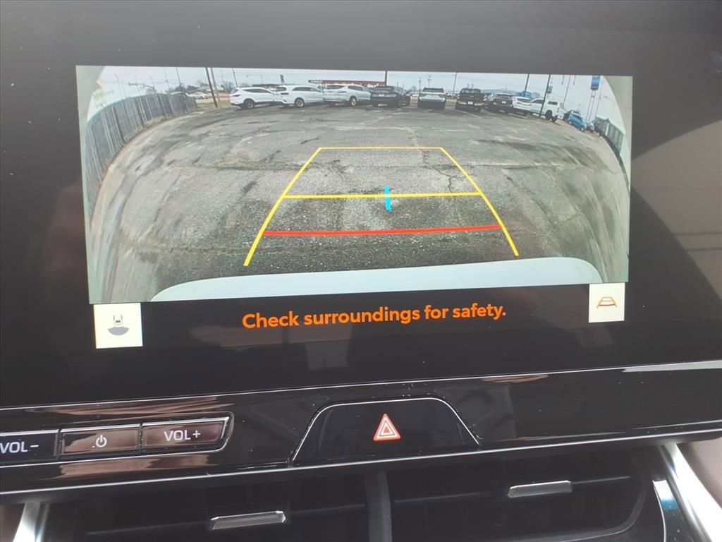 Used 2024 Toyota Venza XLE image 27