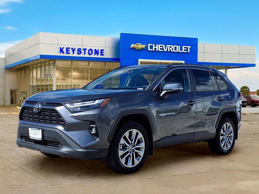 Used 2022 Toyota RAV4 XLE Premium AWD/4WD image 3