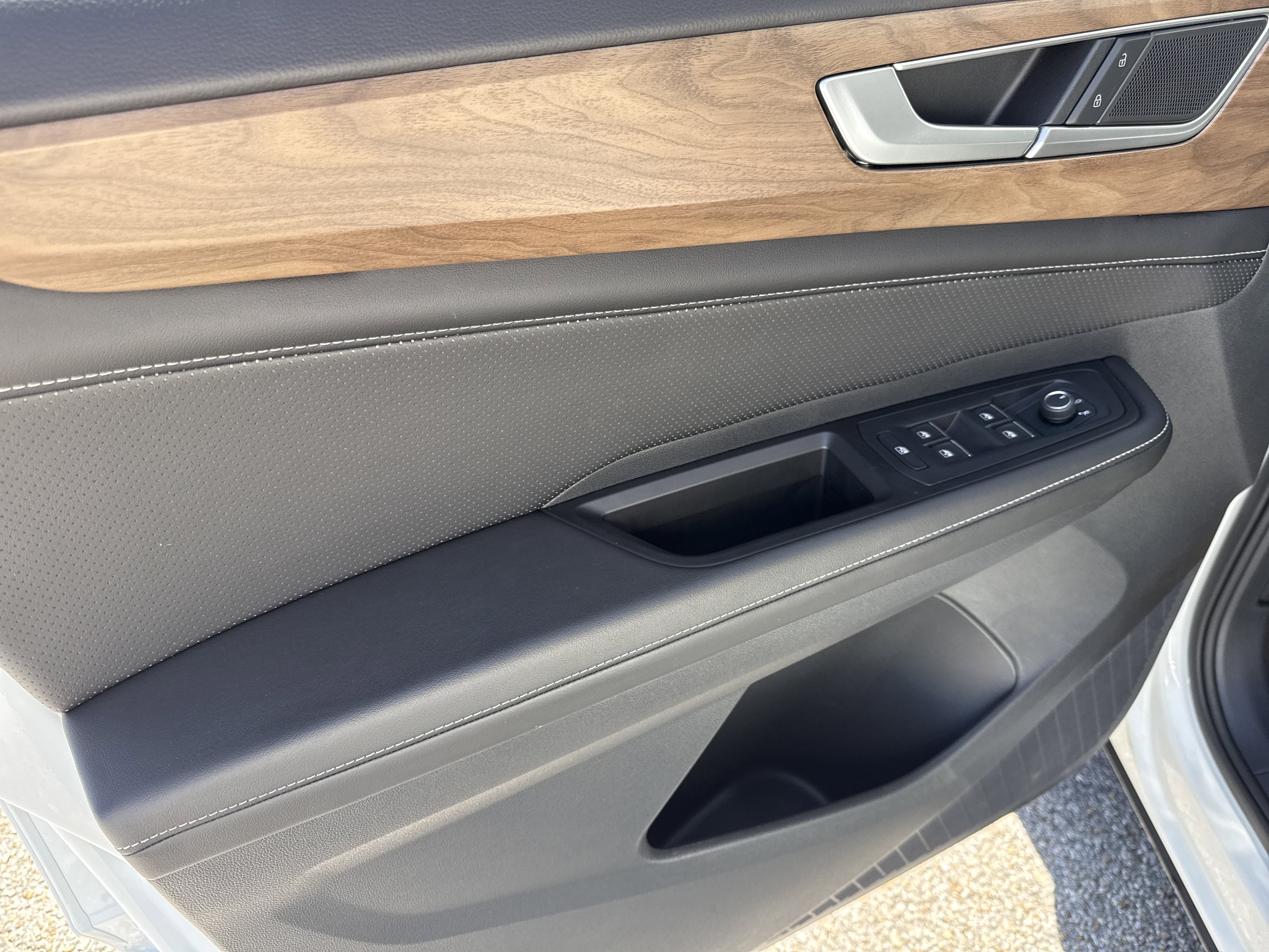 Used 2024 Volkswagen Atlas SE FWD image 7