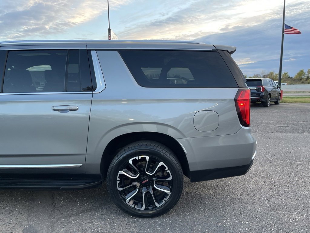 Used 2023 GMC Yukon XL SLT image 9