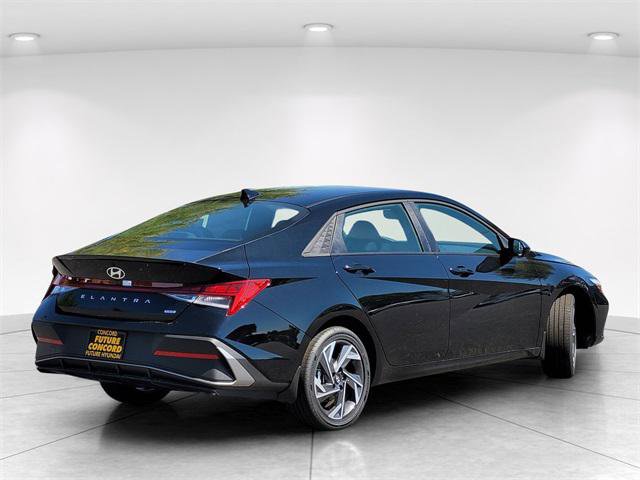New 2025 Hyundai Elantra SEL image 3