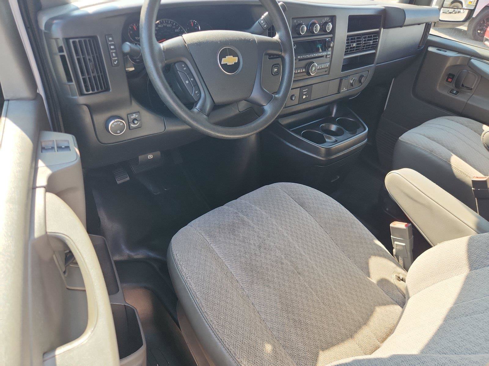 Used 2015 Chevrolet Express 2500 RWD image 18