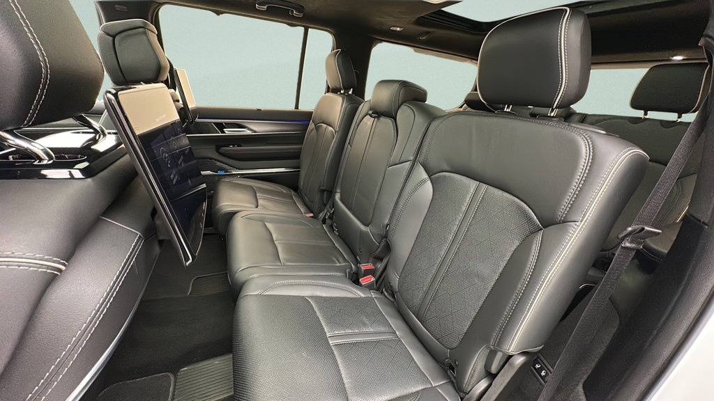 Used 2023 Jeep Grand Wagoneer Series II AWD/4WD image 11
