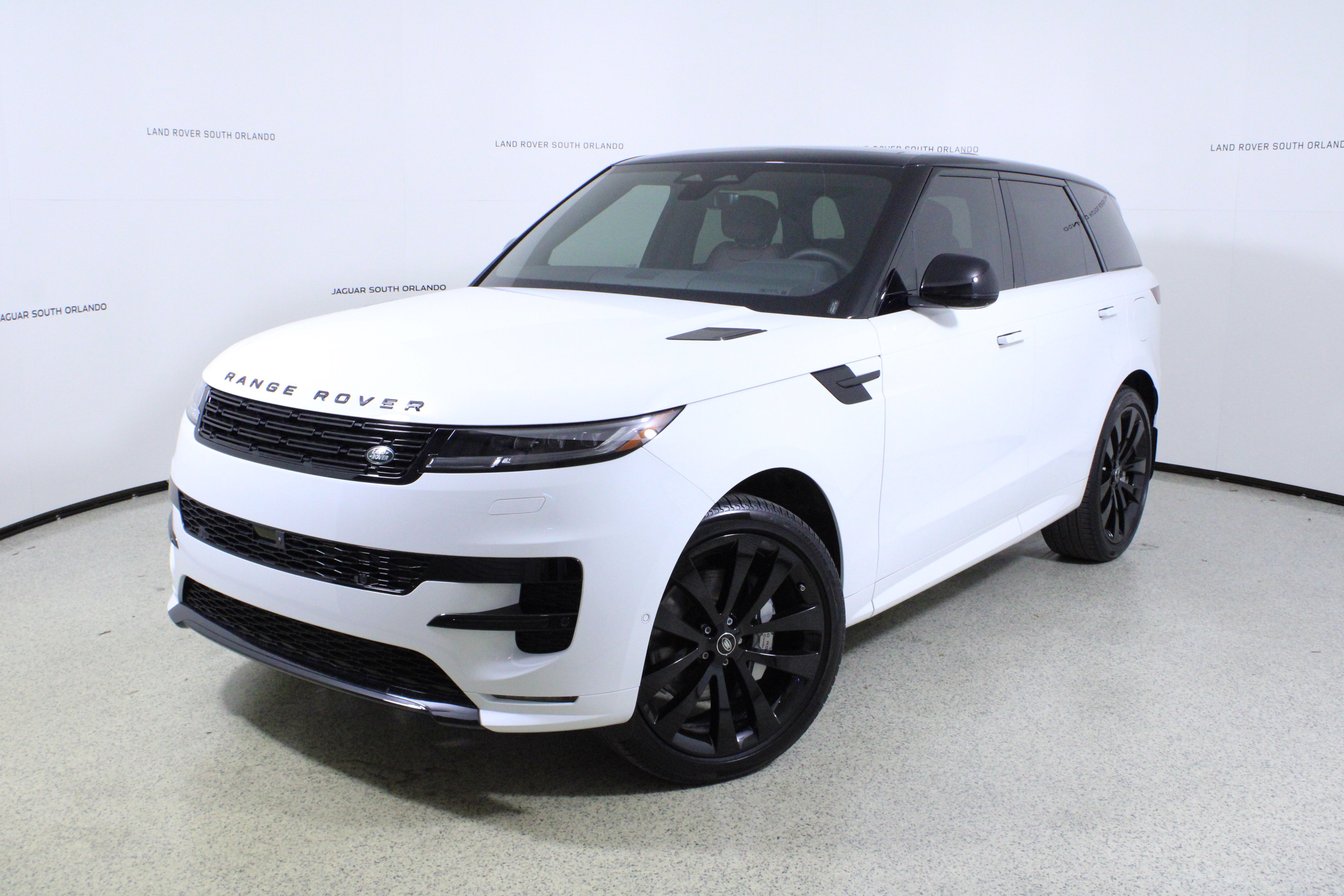 New 2025 Land Rover Range Rover Sport Dynamic SE image 1