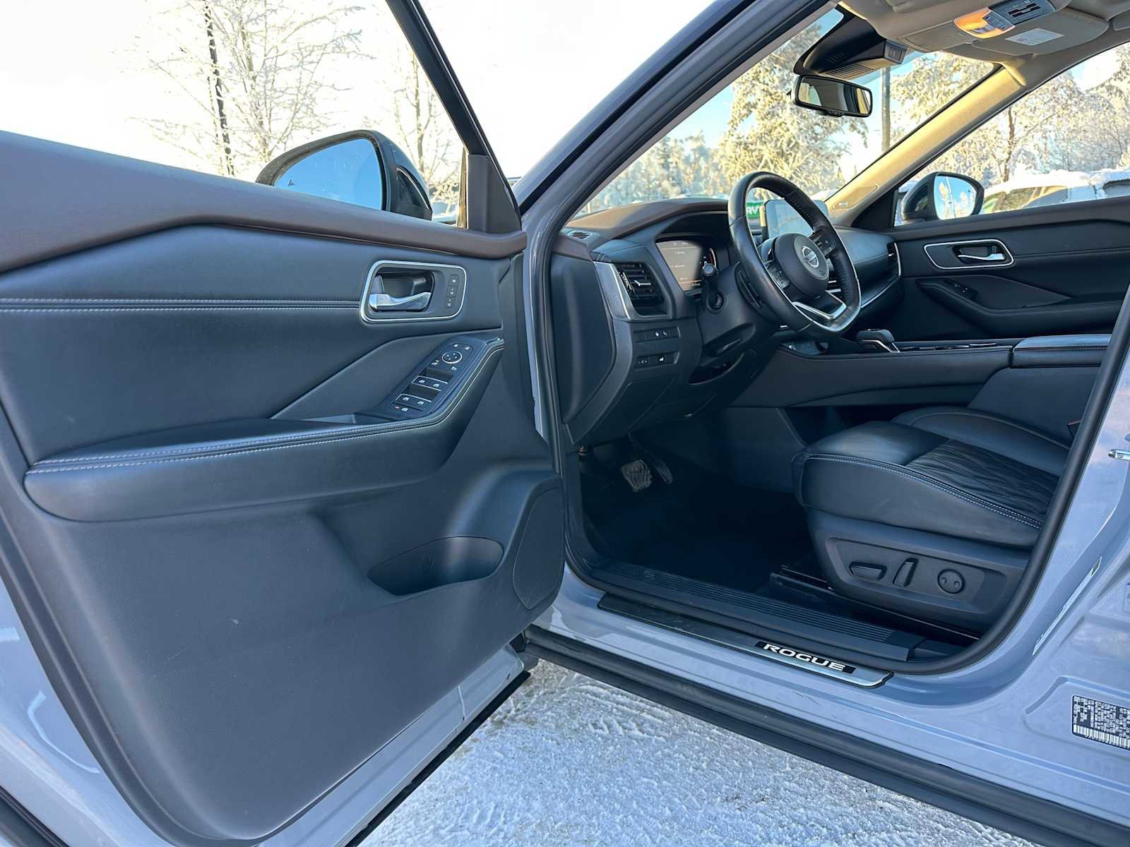 Used 2021 Nissan Rogue Platinum image 19