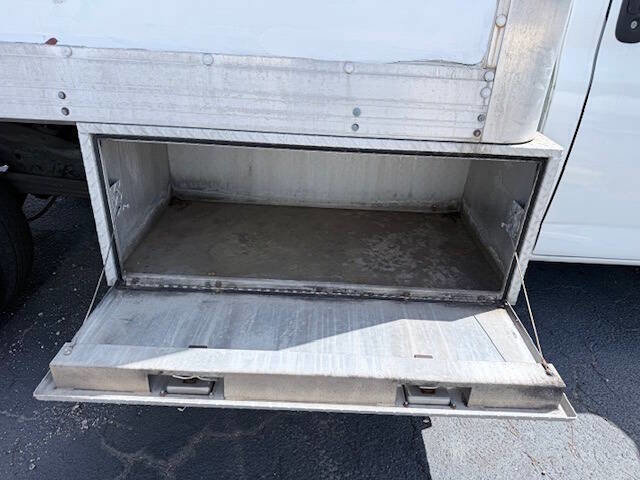 Used 2011 Chevrolet Express 3500 RWD image 12