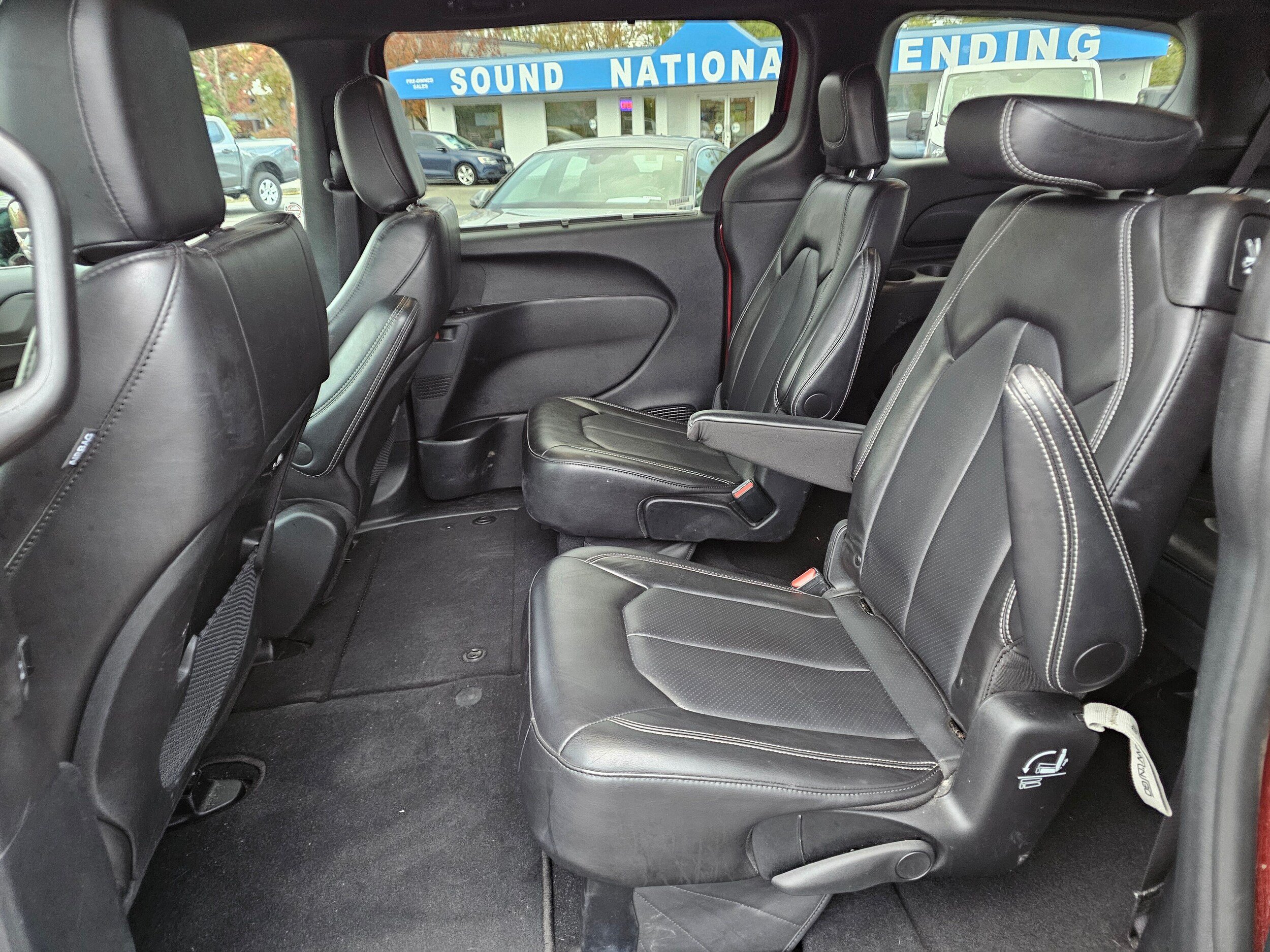 Used 2025 Chrysler Pacifica Select FWD image 18