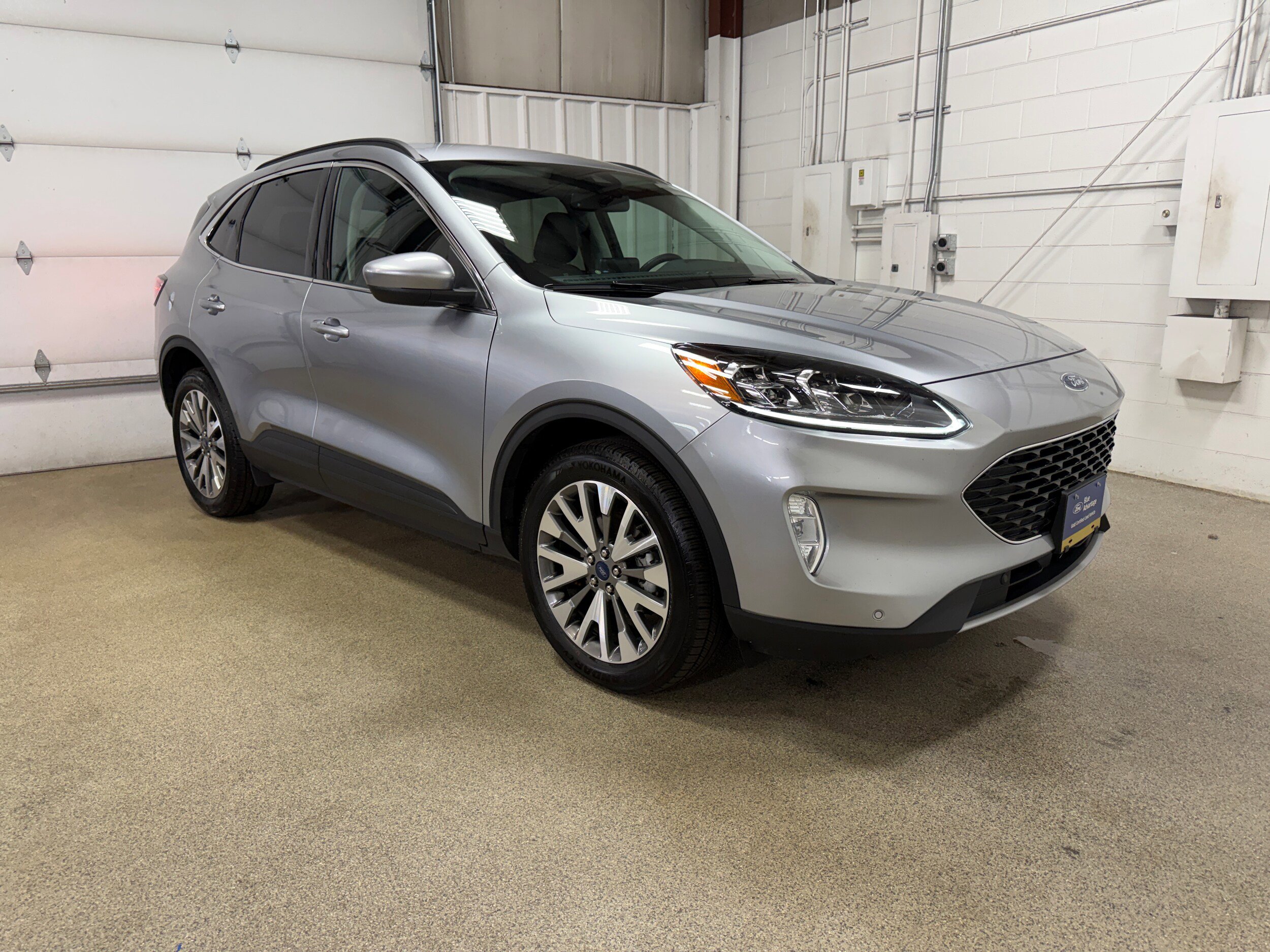 Certified 2022 Ford Escape Titanium image 4
