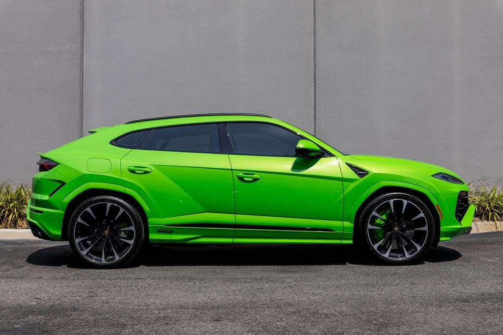 Used 2025 Lamborghini Urus SE image 6