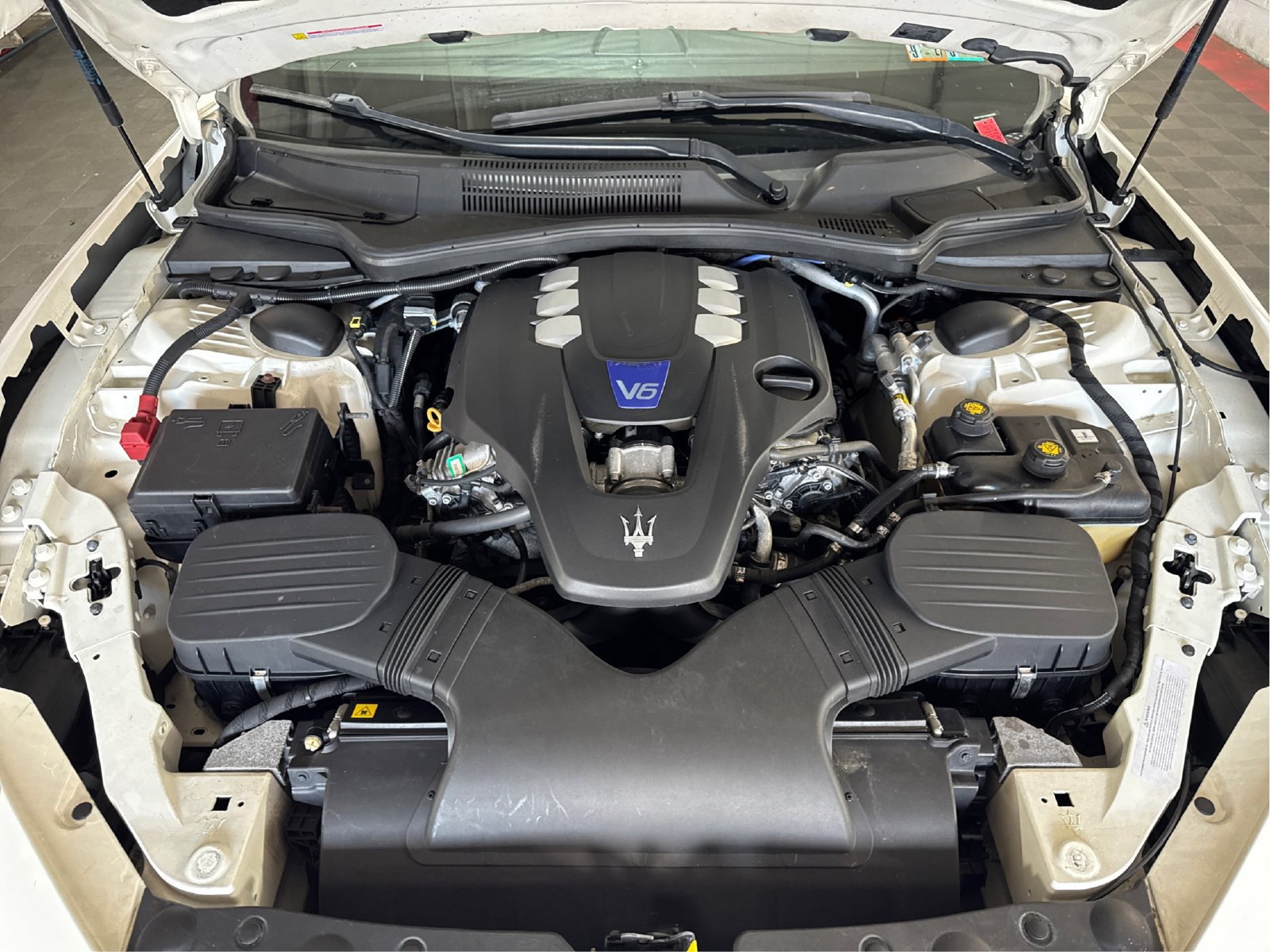 Used 2018 Maserati Ghibli S RWD image 24