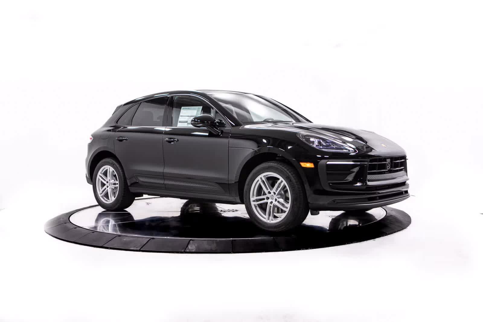 Certified 2026 Porsche Macan AWD/4WD image 9