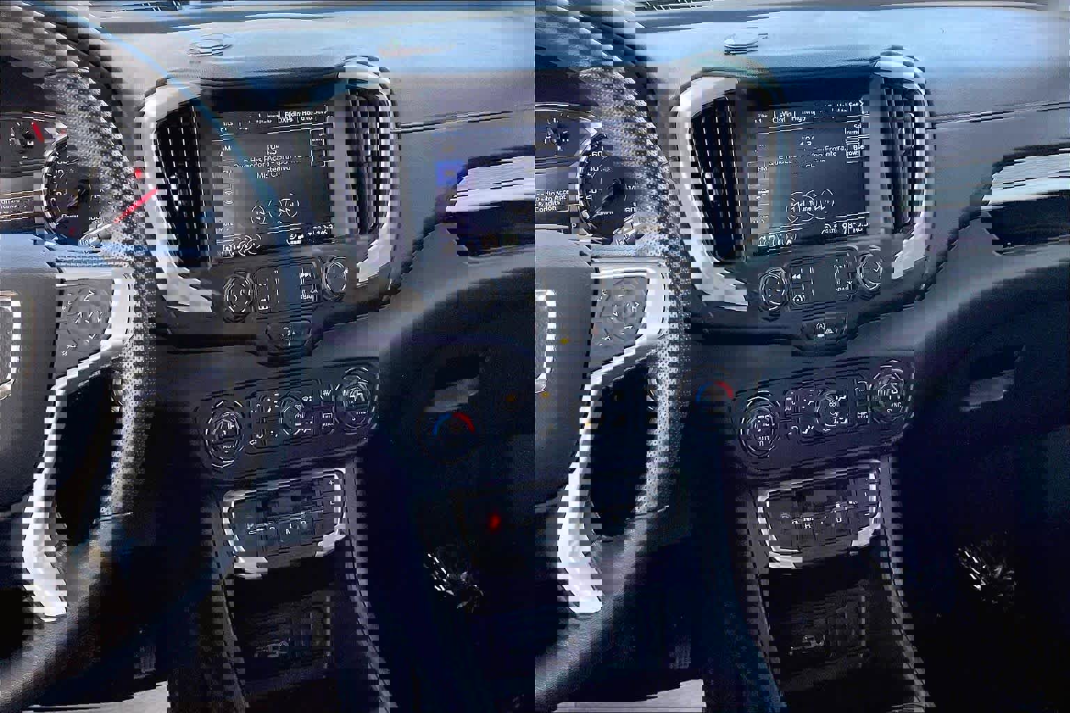 Used 2022 GMC Terrain SLE w/ Driver Convenience Package image 6