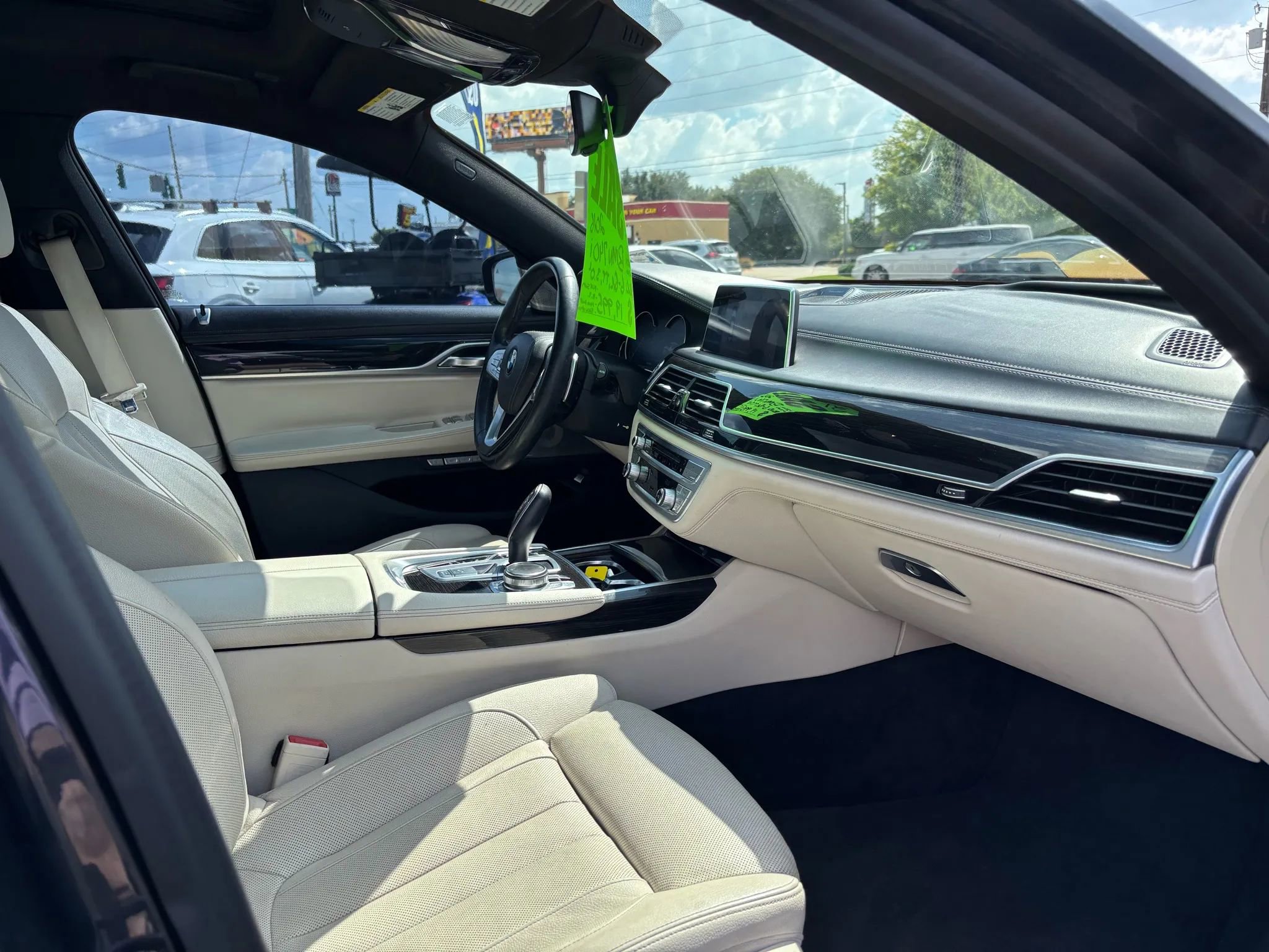 Used 2016 BMW 740i image 9