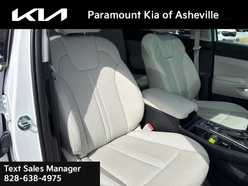 Certified 2025 Kia Sorento EX w/ Panoramic Sunroof Package image 21