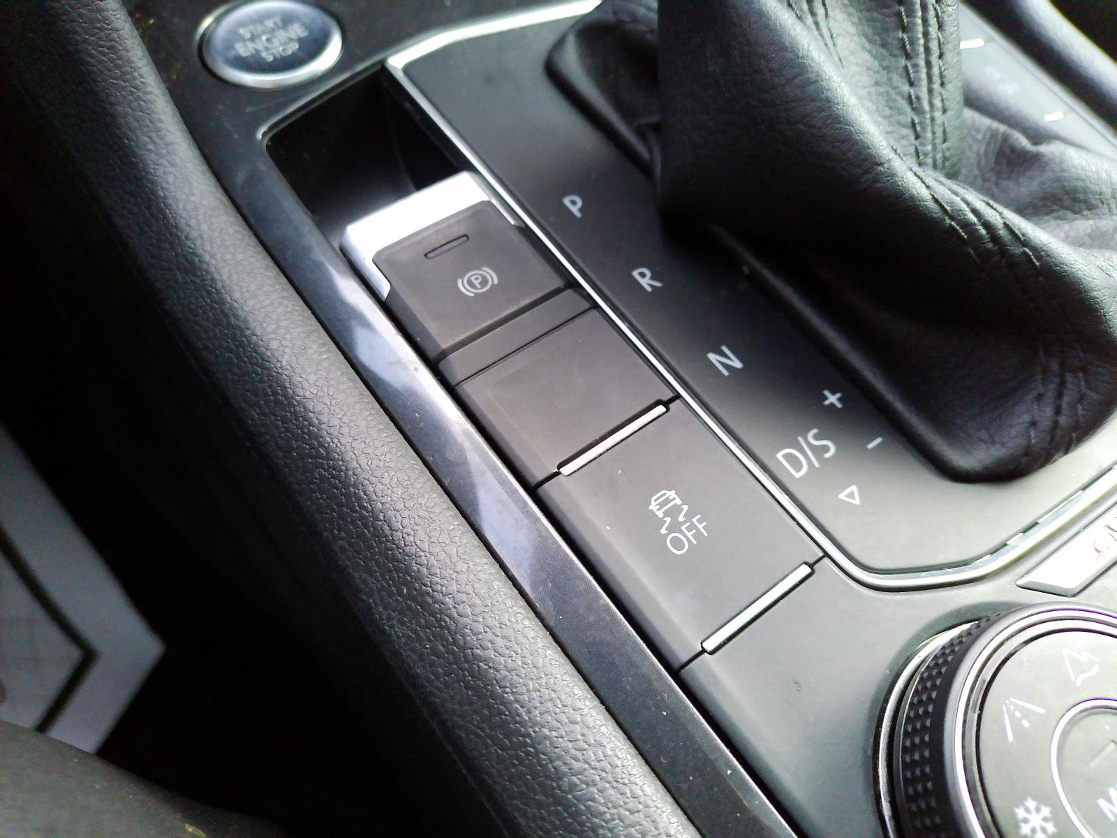 Used 2018 Volkswagen Tiguan SE w/ Panoramic Sunroof Package AWD/4WD image 8