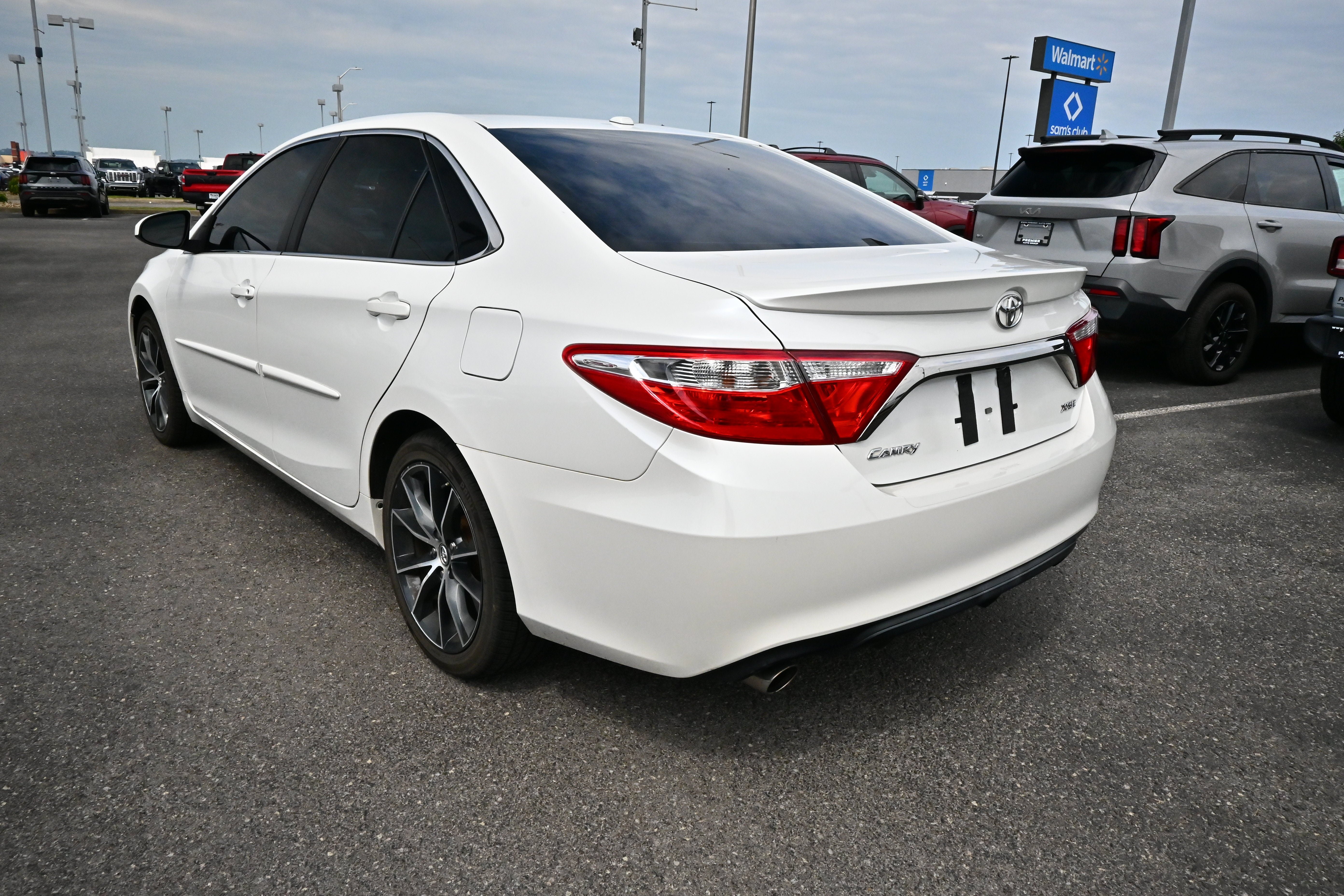 Used 2017 Toyota Camry XSE w/ Protection Package (Q2) FWD image 6