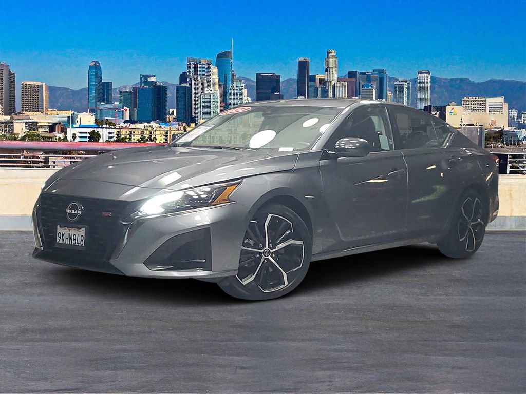Used 2024 Nissan Altima 2.5 SR FWD image 2