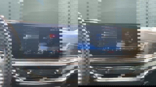 Used 2025 BMW X7 xDrive40i w/ Premium Package image 25