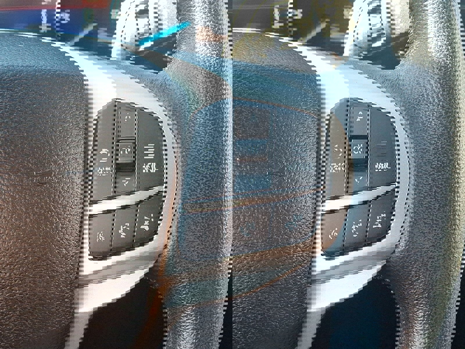 Used 2022 Ford Explorer Limited w/ Equipment Group 301A image 23