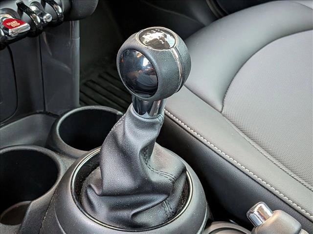 Used 2019 MINI Cooper 2-Door Hardtop image 16