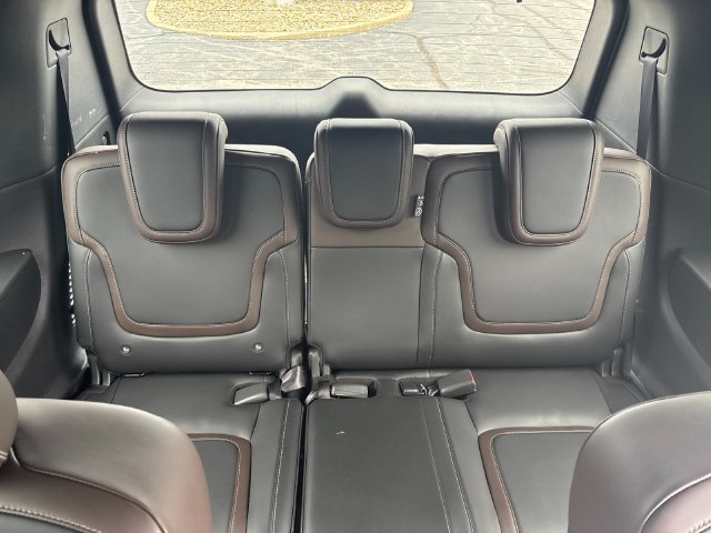 Certified 2026 Nissan Armada SL w/ Captain's Chari Seat Package AWD/4WD image 17