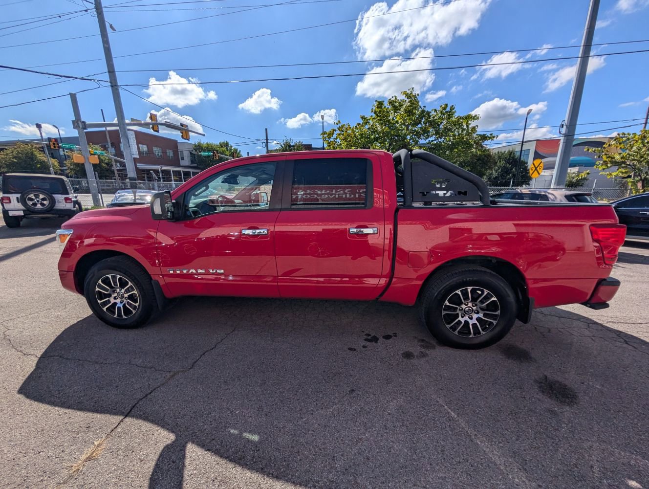Used 2020 Nissan Titan SV w/ SV Convenience Package image 9