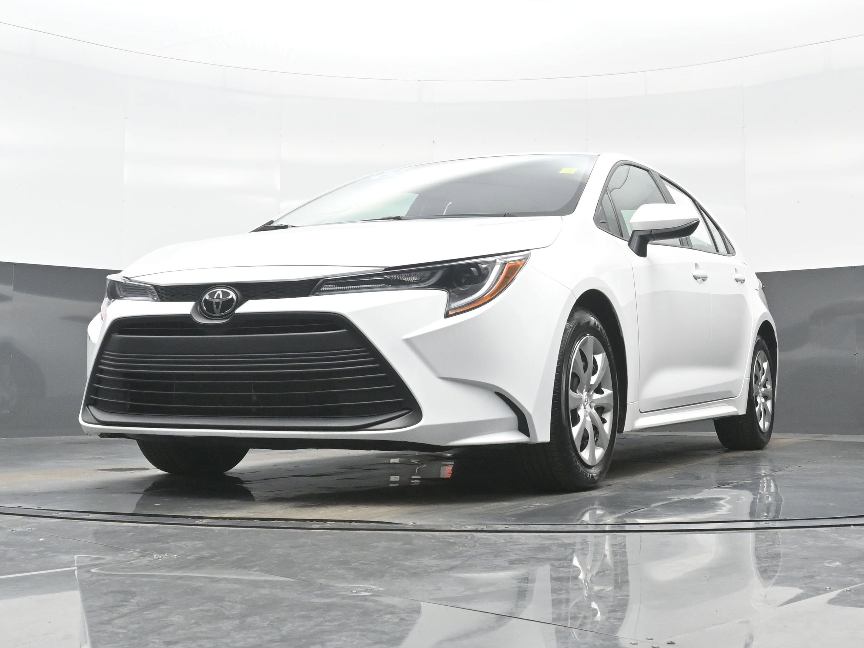Used 2025 Toyota Corolla LE image 24