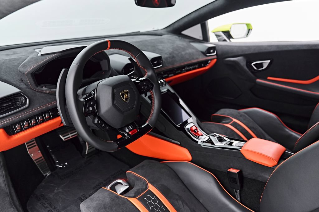 Used 2023 Lamborghini Huracan Tecnica RWD image 2