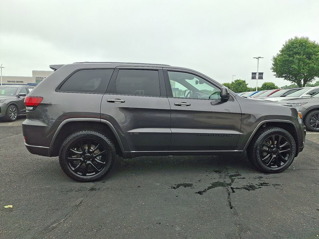 Used 2020 Jeep Grand Cherokee Altitude AWD/4WD image 7