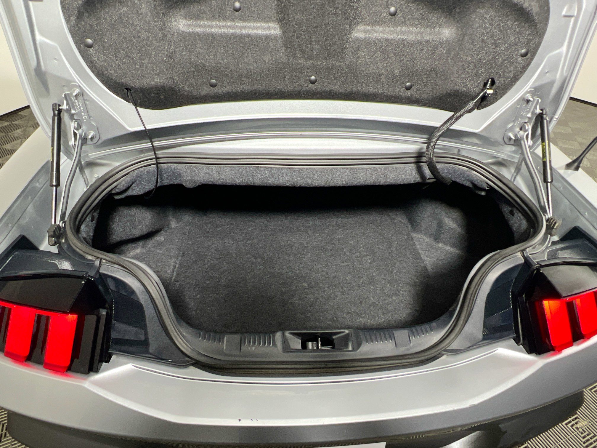 Used 2024 Ford Mustang Premium image 31