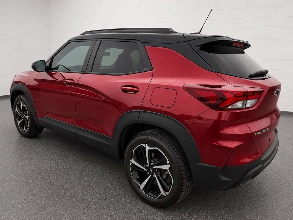 Used 2022 Chevrolet TrailBlazer RS FWD image 2