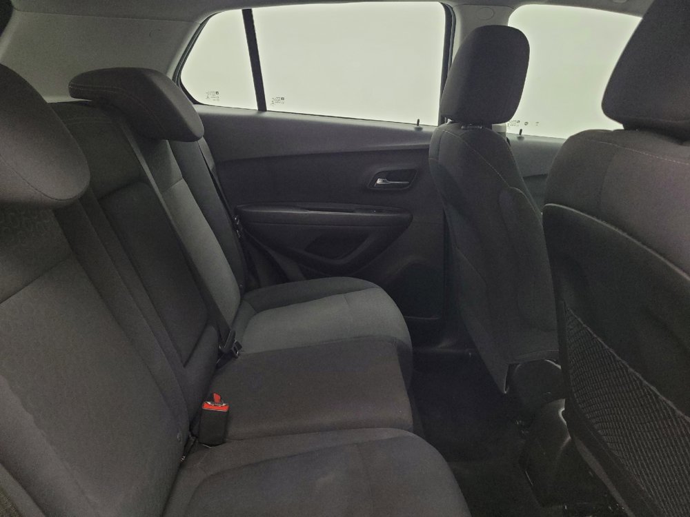Used 2020 Chevrolet Trax LS FWD image 19