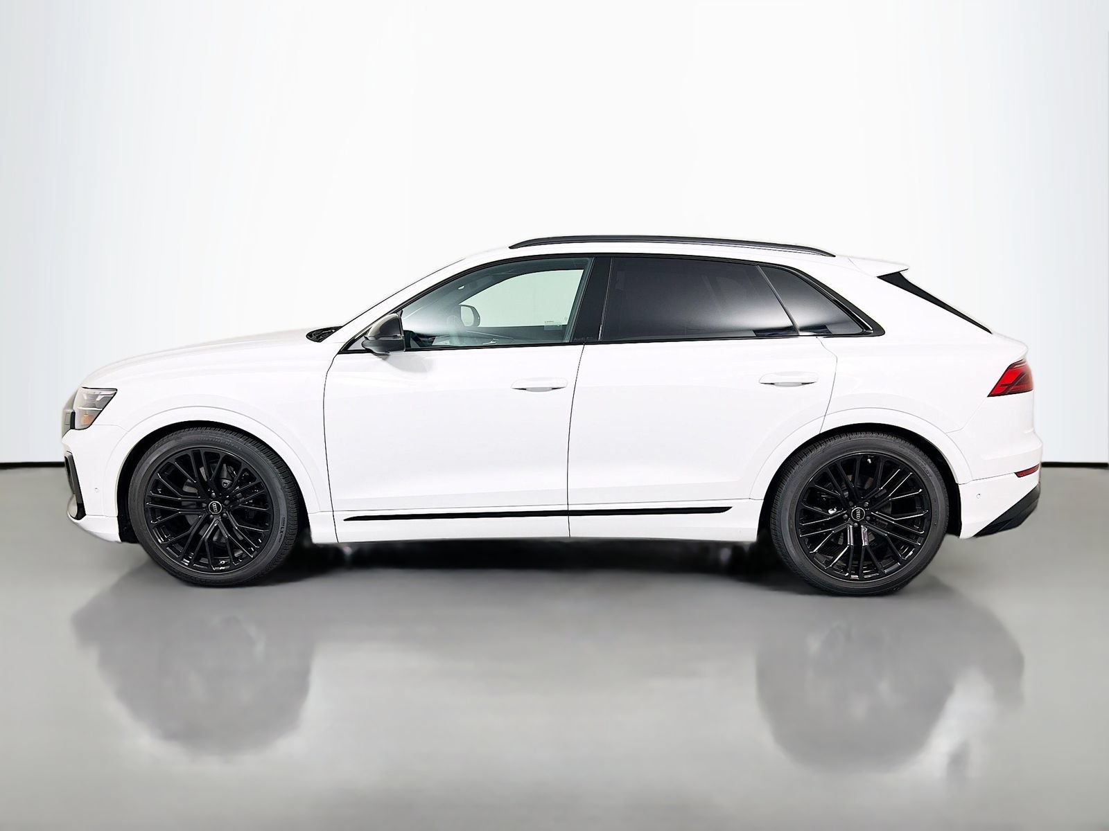 Used 2025 Audi SQ8 Premium Plus AWD/4WD image 4