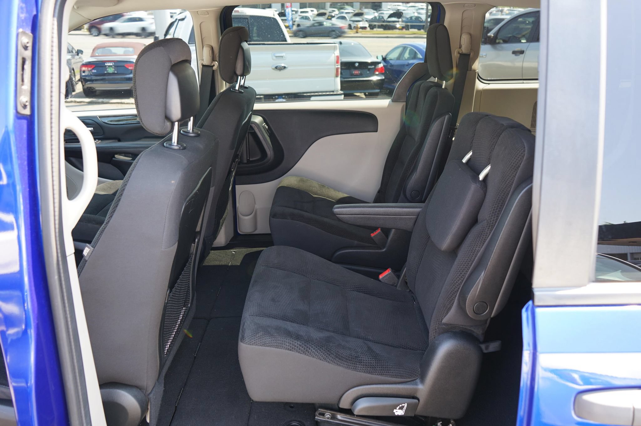 Used 2019 Dodge Grand Caravan SE w/ UConnect Hands-Free Group FWD image 14