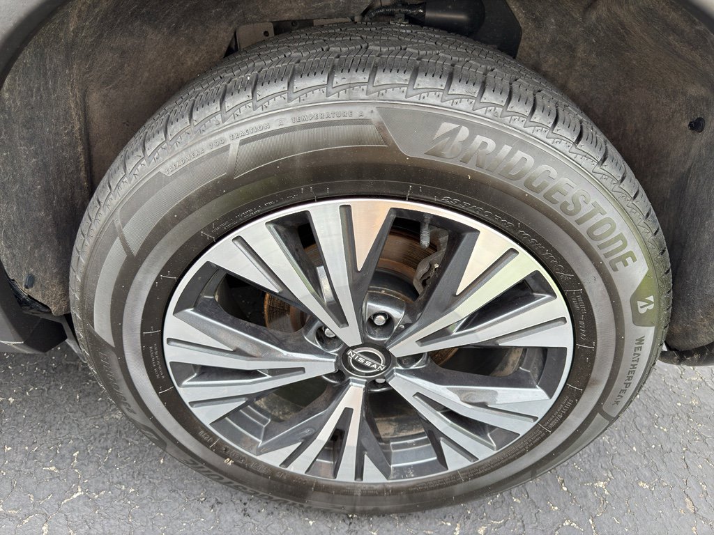 Used 2023 Nissan Rogue SV AWD/4WD image 10