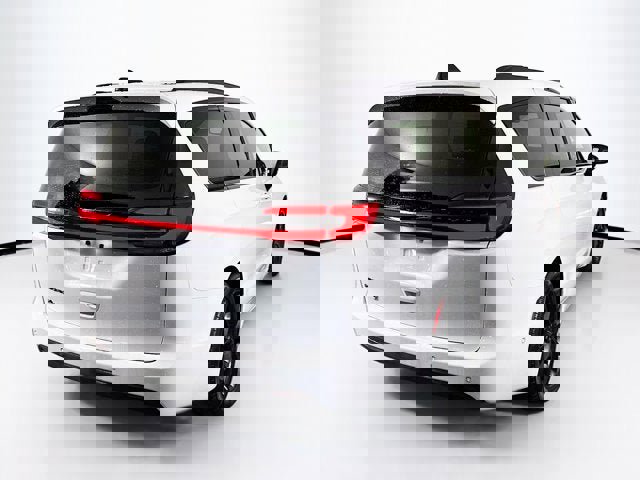 Used 2024 Chrysler Pacifica Touring-L w/ S Appearance Package image 5