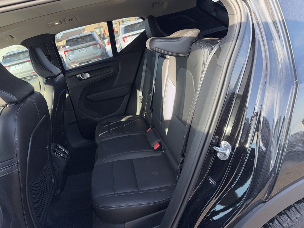 Used 2024 Volvo XC40 B5 Plus image 11