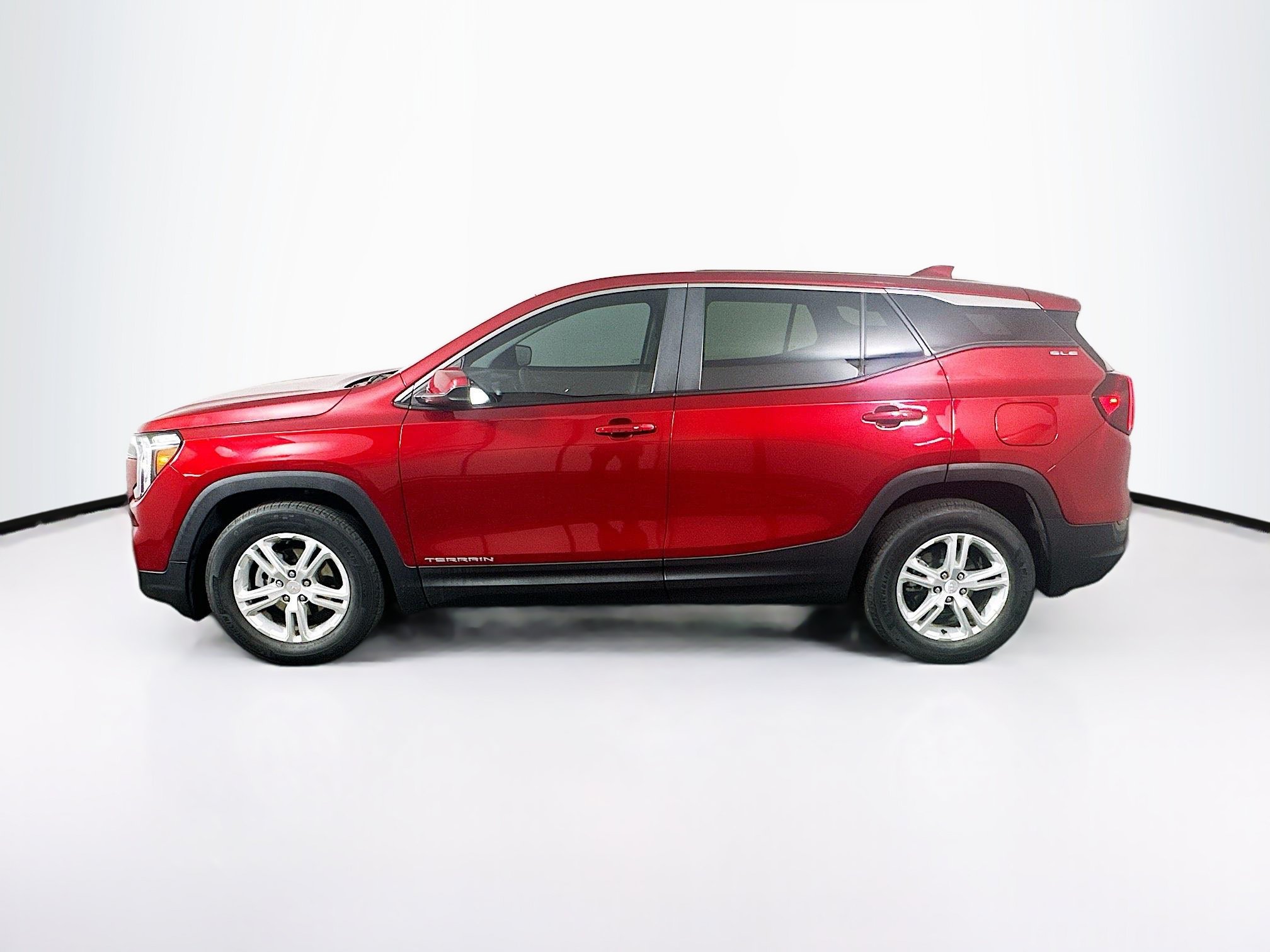 Used 2023 GMC Terrain SLE FWD image 4
