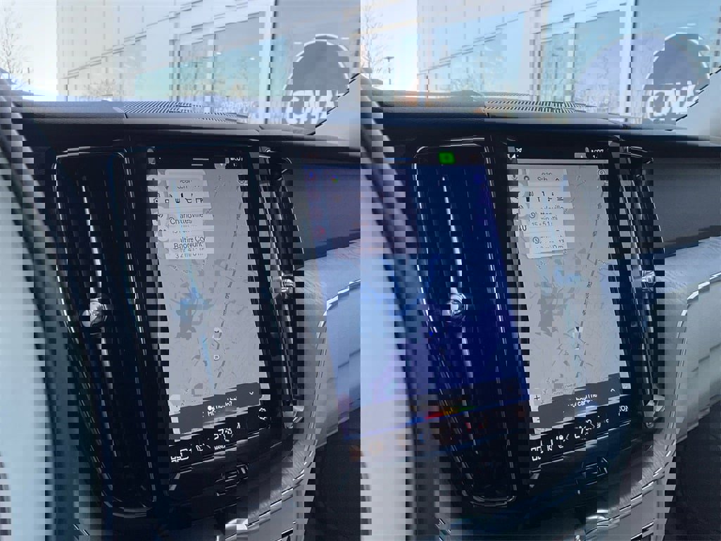 Certified 2023 Volvo XC60 B5 Plus w/ Protection Package Premier image 17