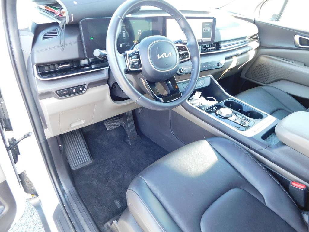 Used 2025 Kia Carnival EX FWD image 14
