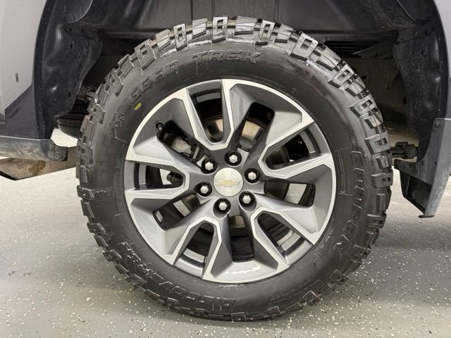 Used 2024 Chevrolet Silverado 1500 LT AWD/4WD image 21