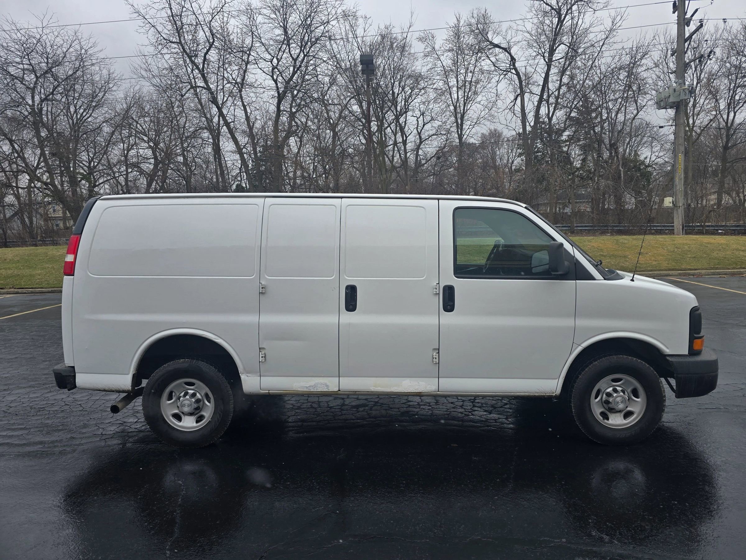 Used 2015 Chevrolet Express 2500 RWD image 8